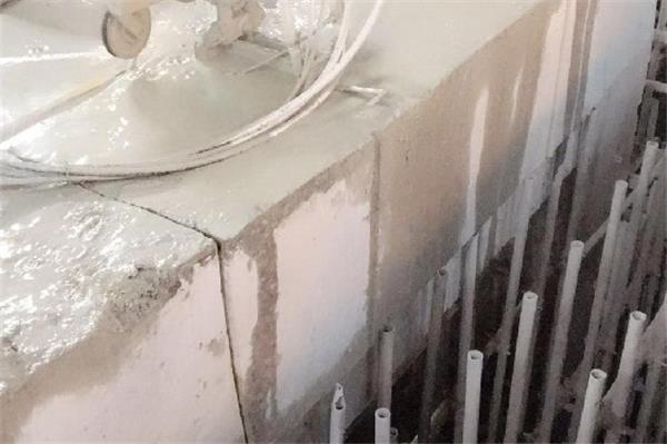 拆除钢筋混凝土墙使用什么工具？