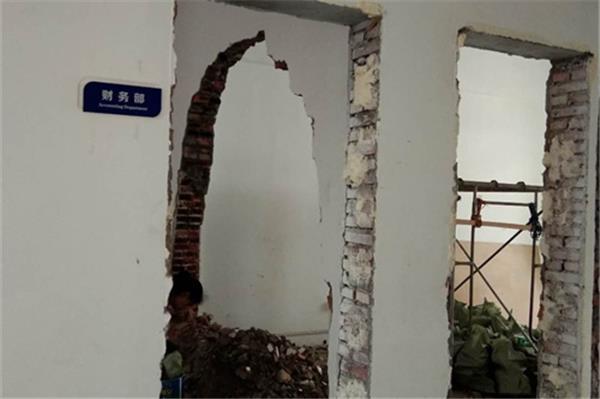 室内墙体拆除方法。
