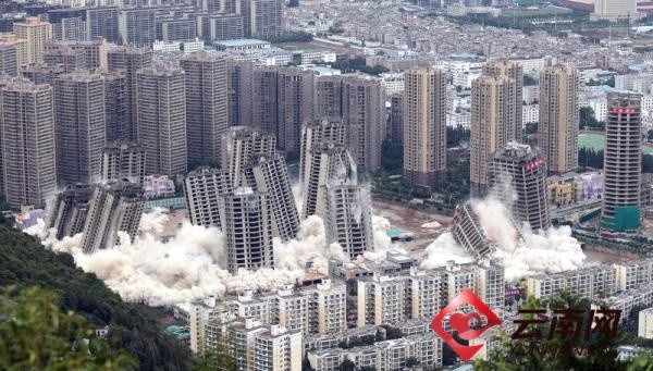 拆高楼的方法，你知道楼房是如何拆除的吗？