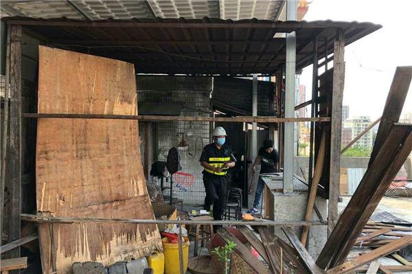 《阁楼拆除，拆除阁楼》-《拆除阁楼，阁楼拆除》，建筑?；び胛幕? /></div>
    <div   id=