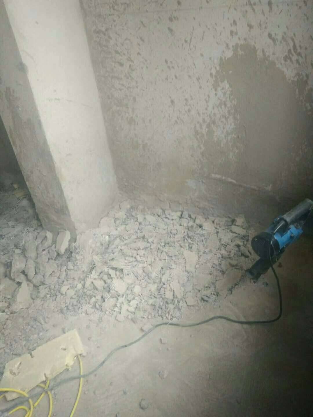 拆除旧装修，拆墙砖，拆地砖